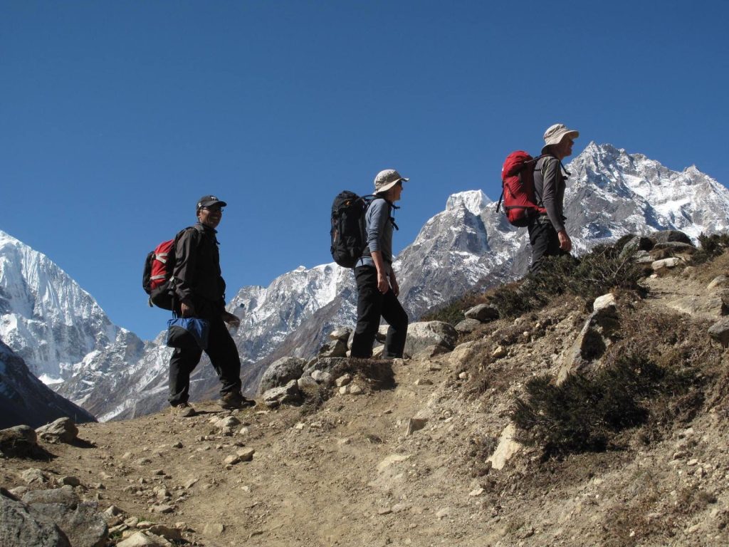 round manaslu trek