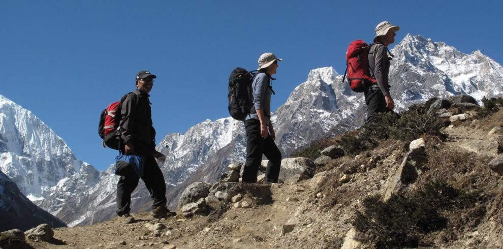 round manaslu trek