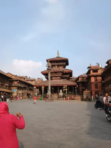 brahma vishnu maheshowr courtyard